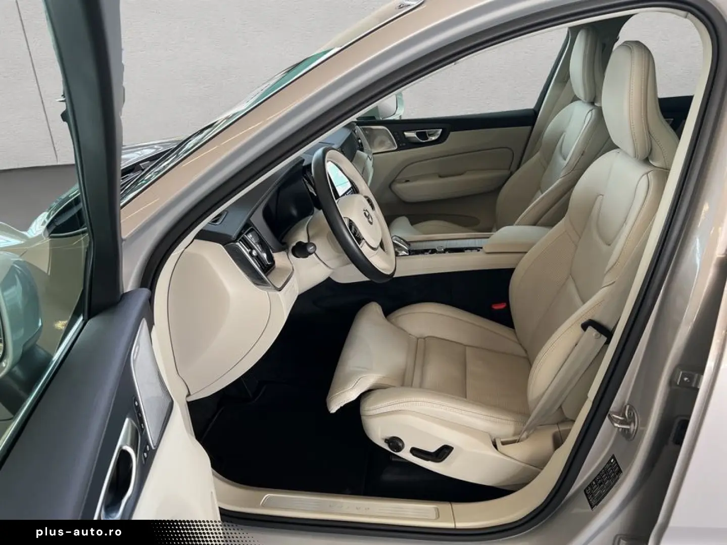 VOLVO XC60 T6 AWD Plug-in Hybrid Ultra-Bright Massages