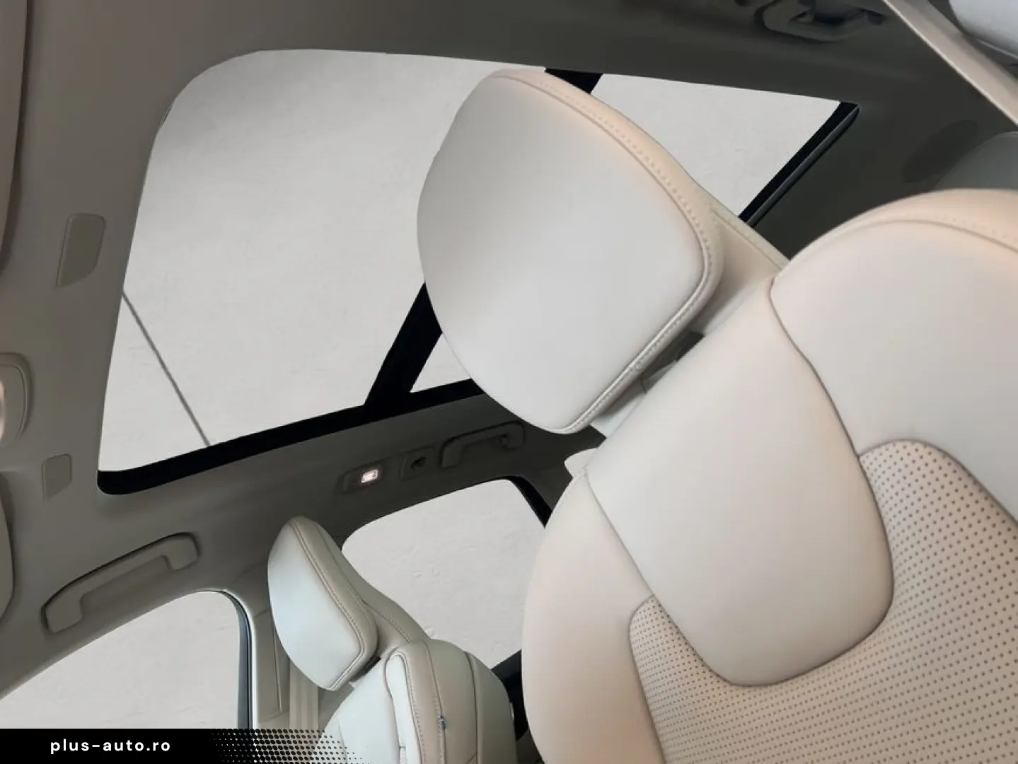 VOLVO XC60 T6 AWD Plug-in Hybrid Ultra-Bright Massages