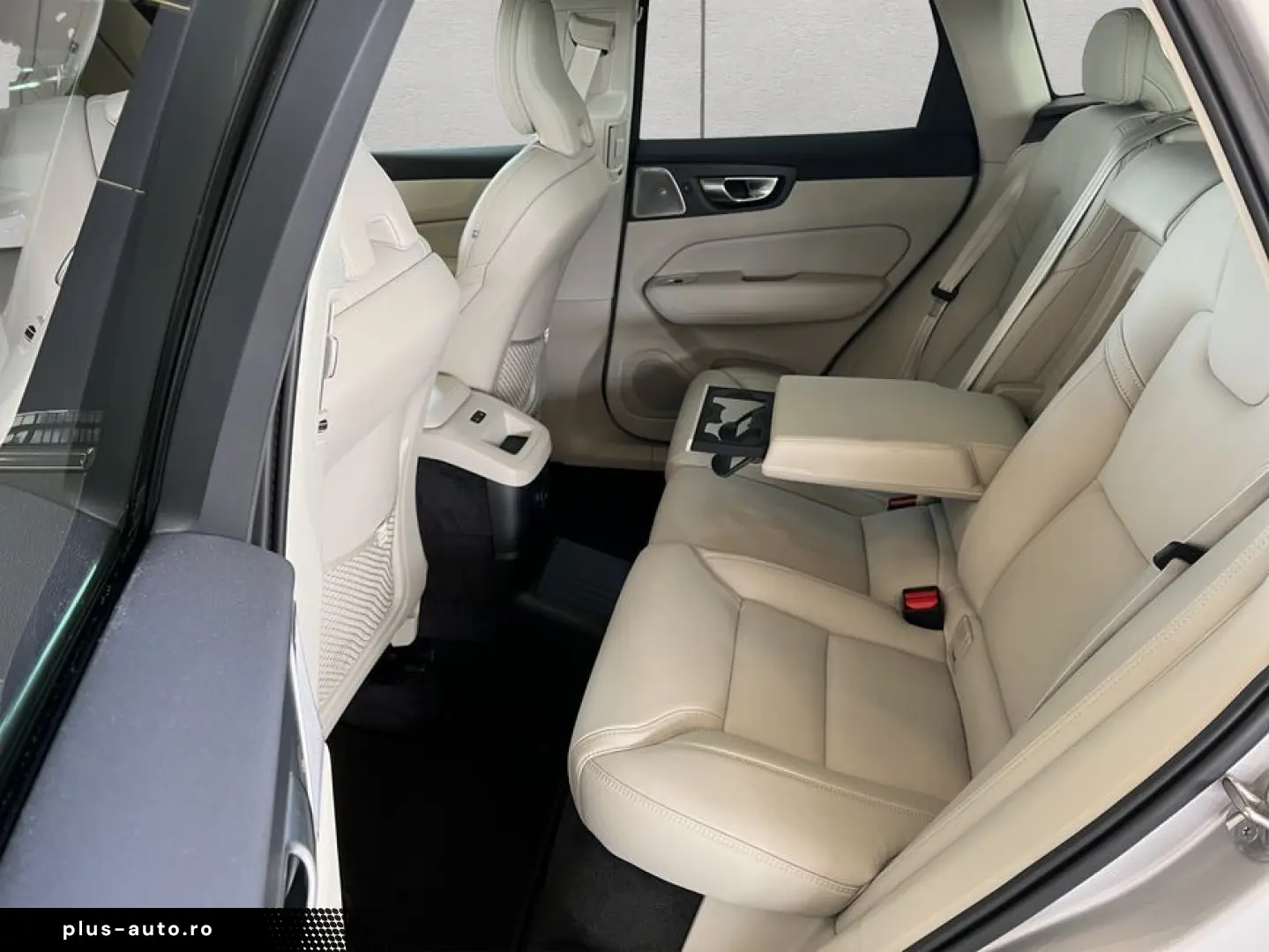 VOLVO XC60 T6 AWD Plug-in Hybrid Ultra-Bright Massages