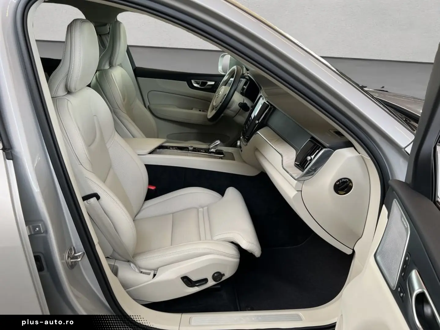 VOLVO XC60 T6 AWD Plug-in Hybrid Ultra-Bright Massages