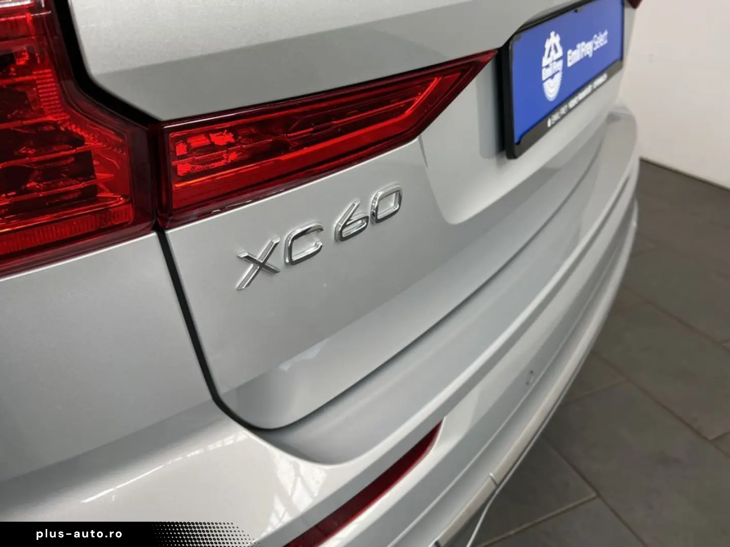 VOLVO XC60 T6 AWD Plug-in Hybrid Ultra-Bright Massages