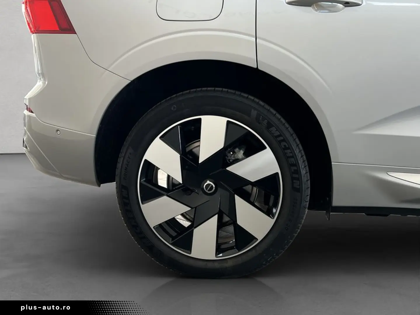 VOLVO XC60 T6 AWD Plug-in Hybrid Ultra-Bright Massages