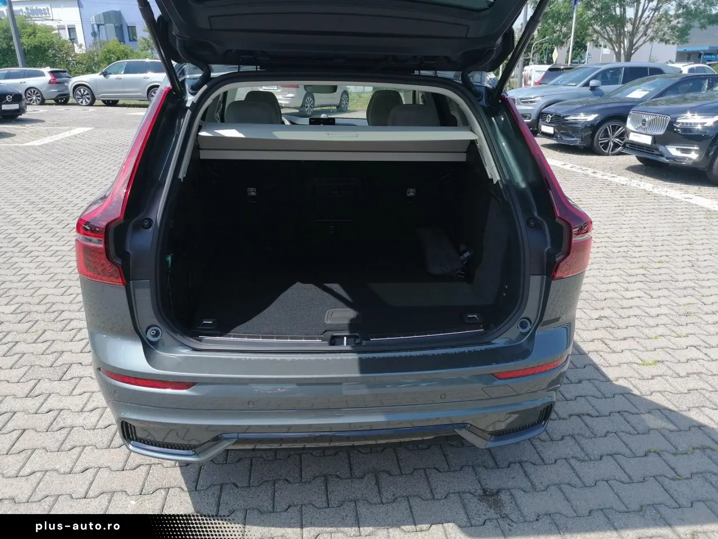 VOLVO XC60 T8 Ultra Dark   Sound-P.   4C   360    Pano