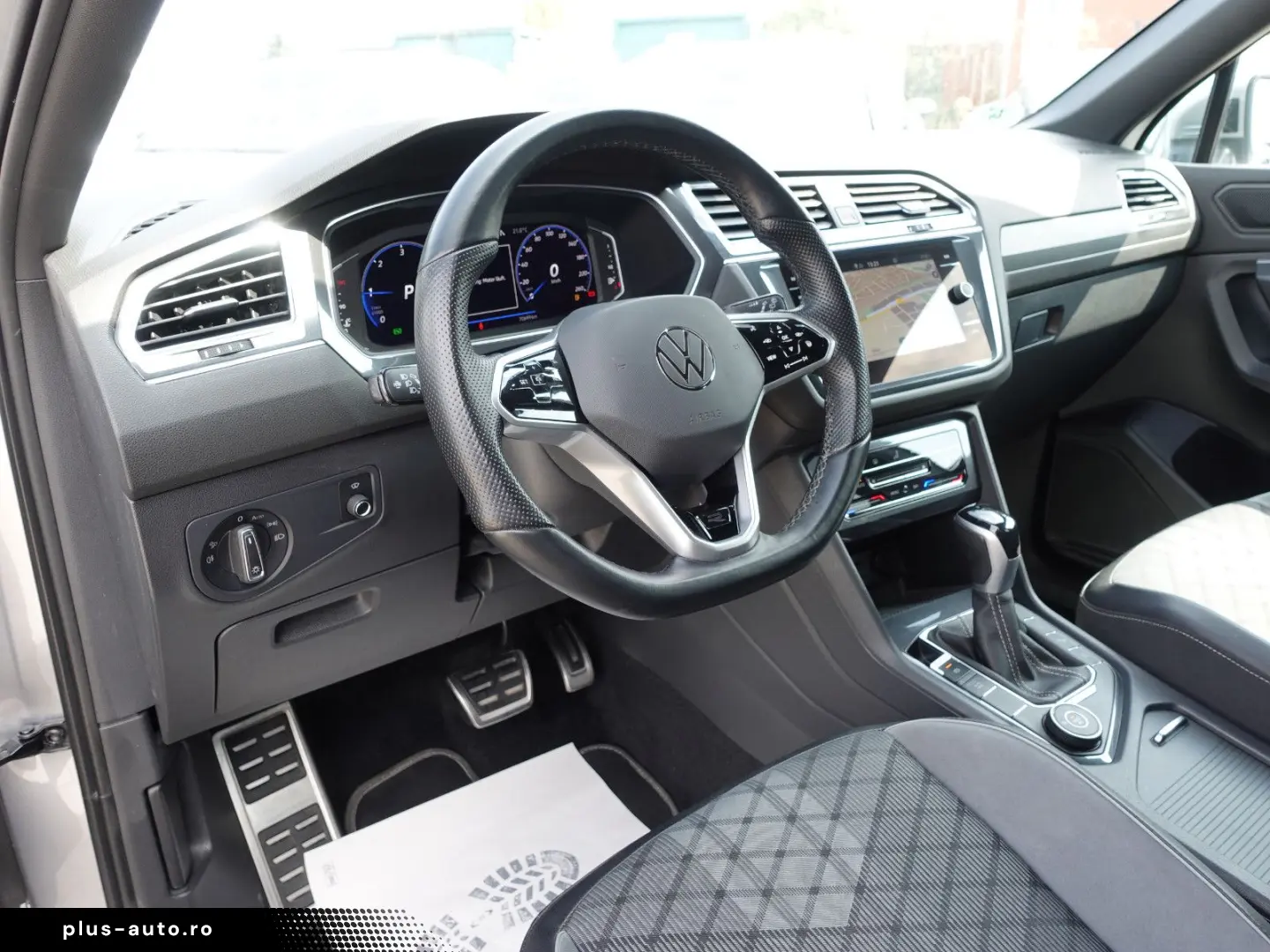 VW Tiguan 2 0 TDI Allspace 4M DSG  7-Sitzer  R-Line