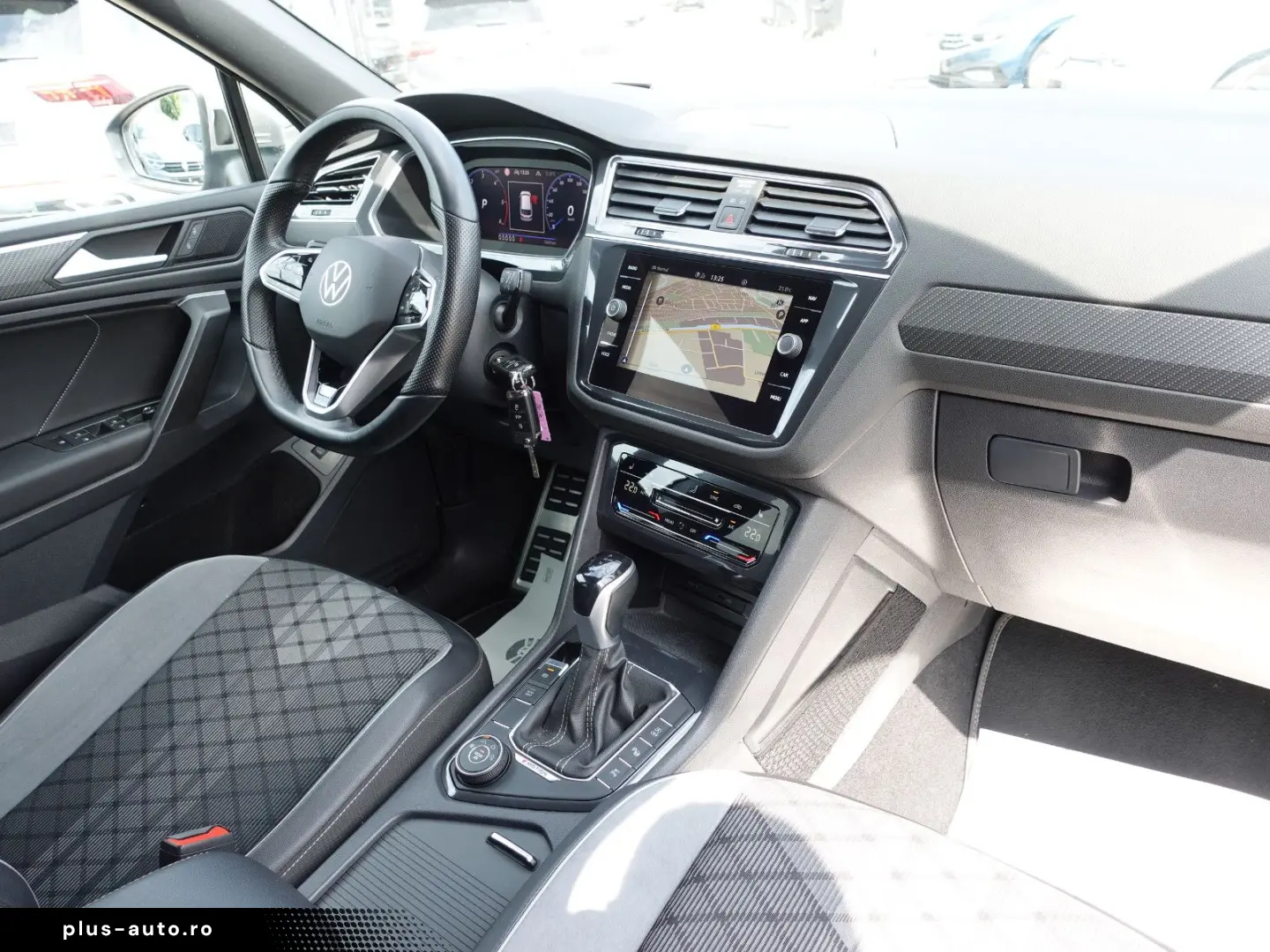 VW Tiguan 2 0 TDI Allspace 4M DSG  7-Sitzer  R-Line