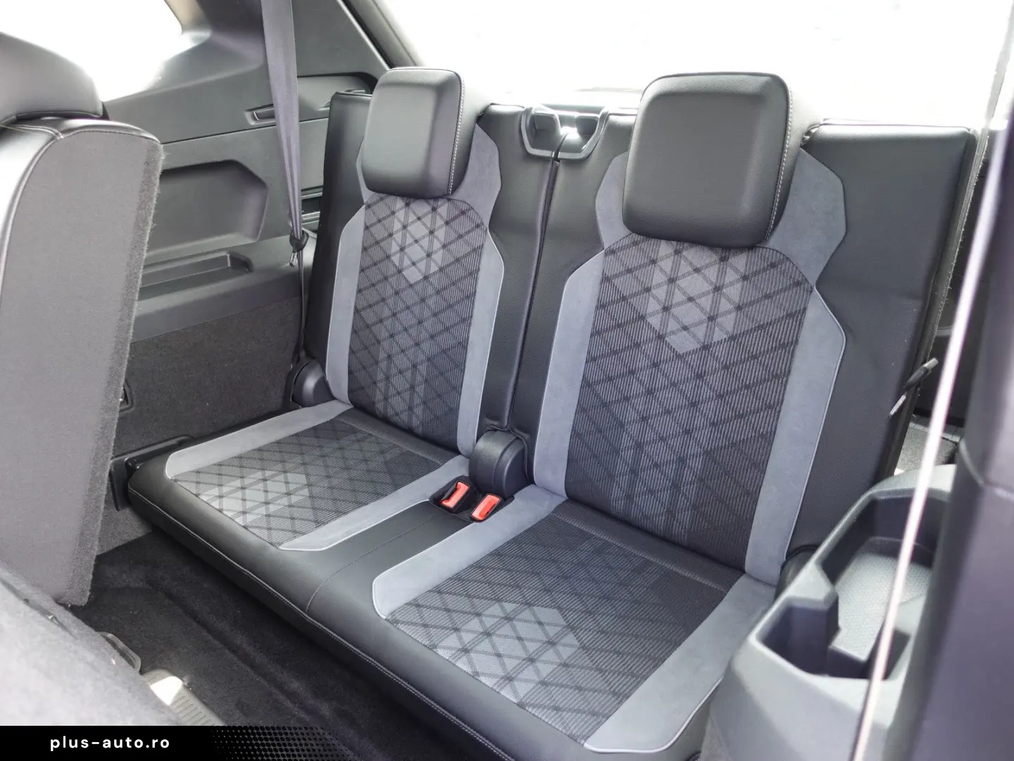 VW Tiguan 2 0 TDI Allspace 4M DSG  7-Sitzer  R-Line