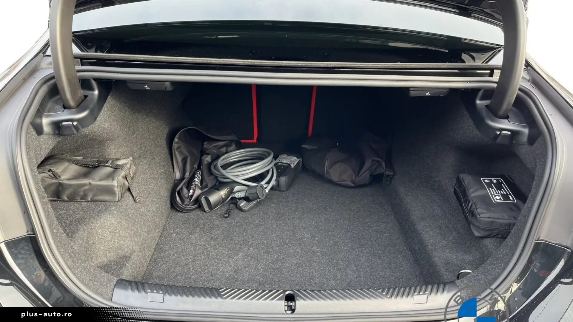 BMW M5 Limuzină 4.4 V8 Plug-in Hybrid