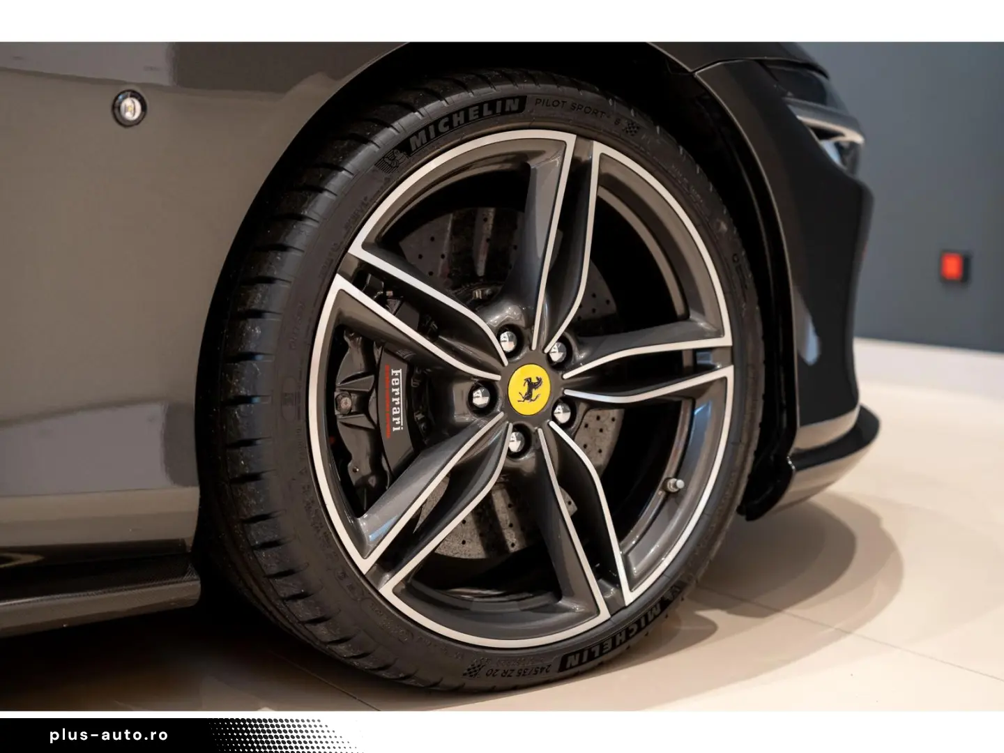 FERRARI Roma 3.9 V8 620