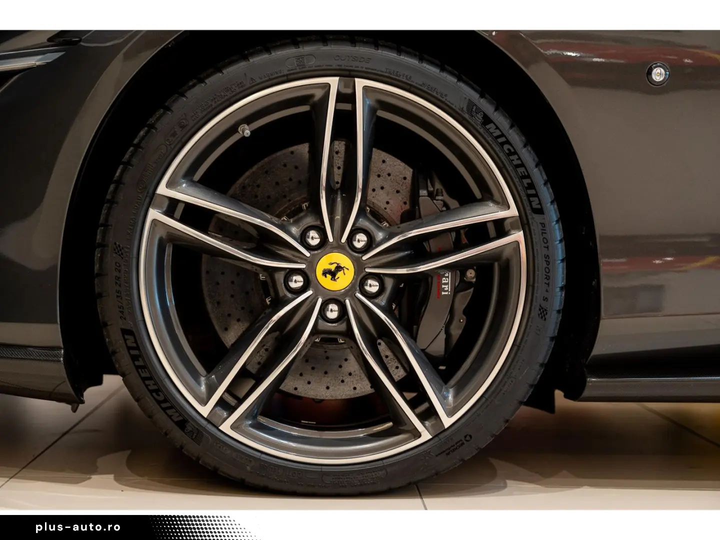 FERRARI Roma 3.9 V8 620