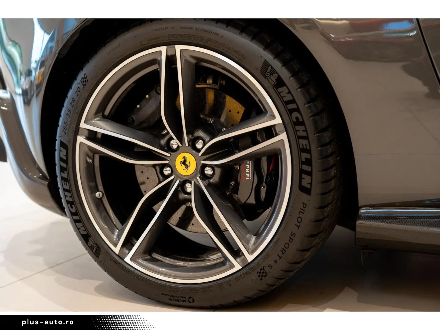 FERRARI Roma 3.9 V8 620