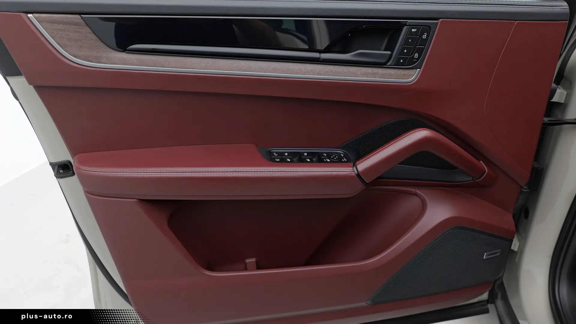 Porsche Cayenne E-Hybrid - 2024