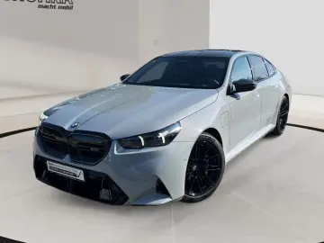 BMW M5 Limuzină 4.4 V8 Plug-in Hybrid