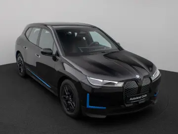 BMW iX xD40 Panorama Kamera HiFi Komfort SkyLounge