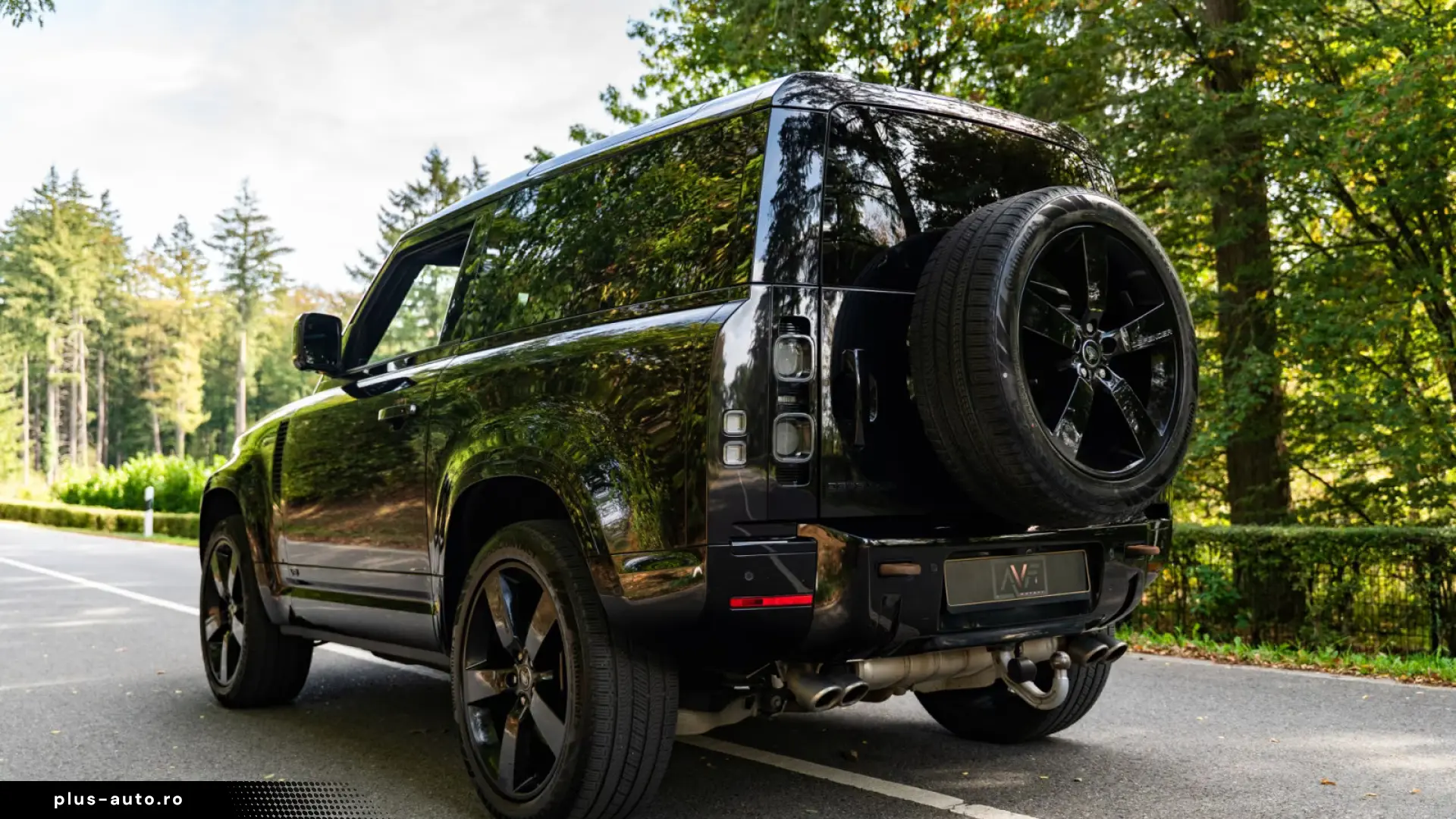 Land Rover Defender 90 P525 BLACK PACK - V8