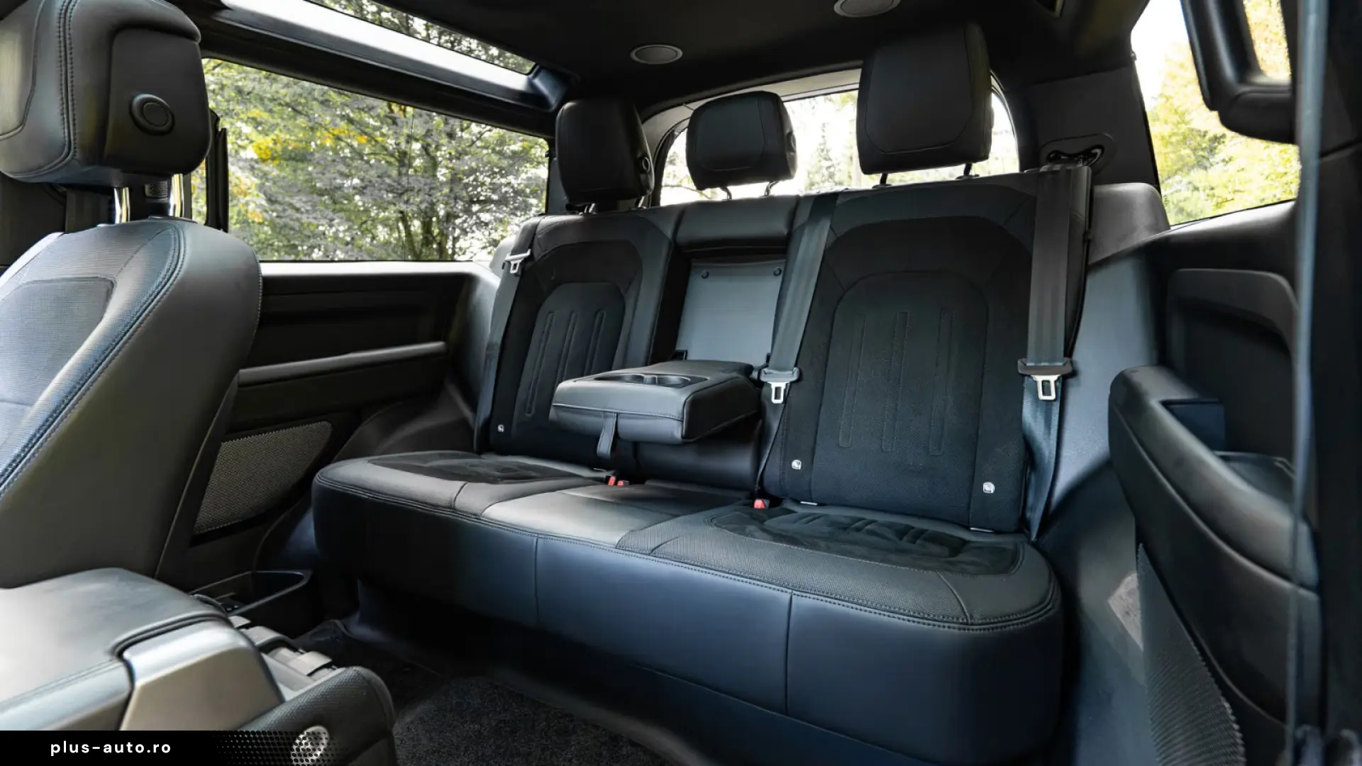 Land Rover Defender 90 P525 BLACK PACK - V8