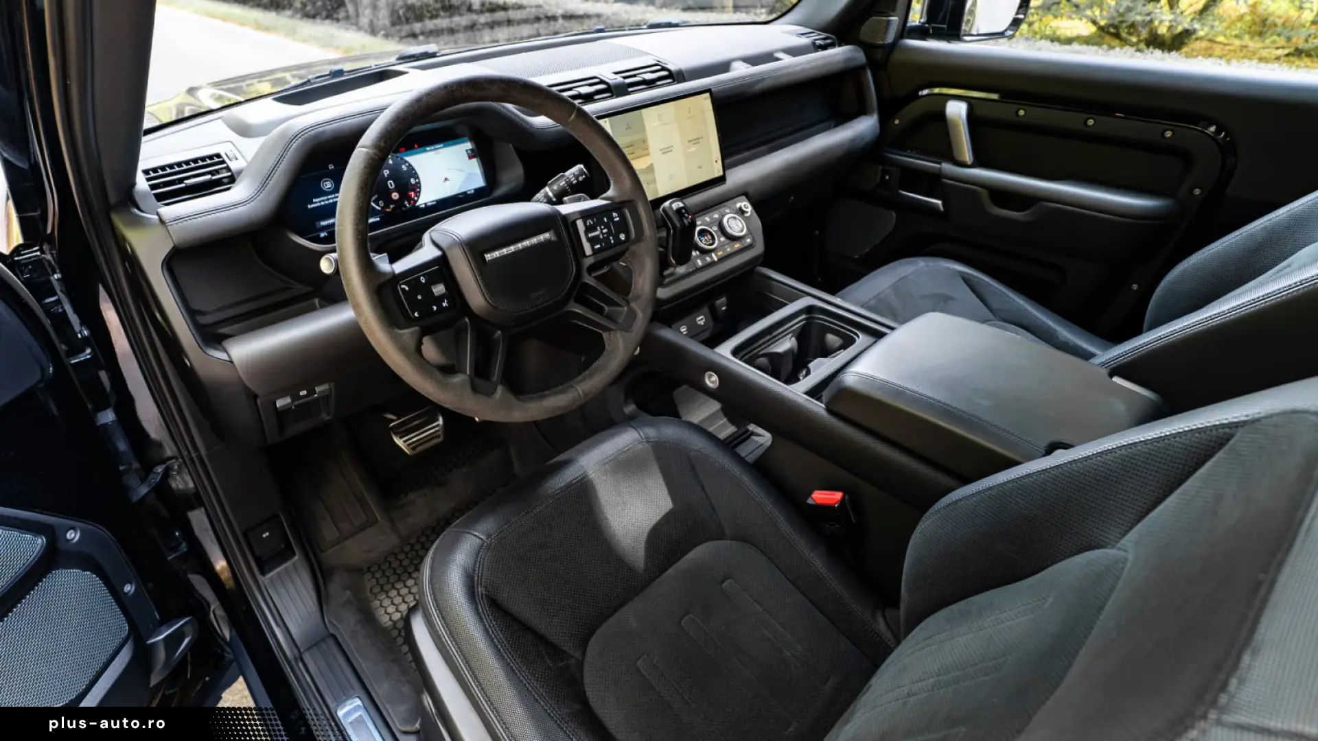 Land Rover Defender 90 P525 BLACK PACK - V8