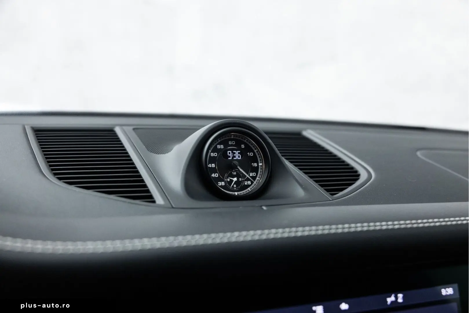 PORSCHE Macan 2022 — imagine 37