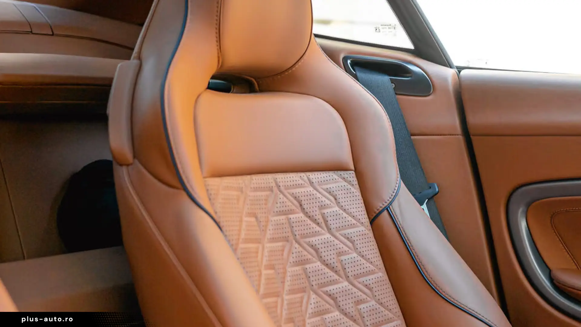 Aston Martin Vanquish COUPE - BOWERS WILKINS