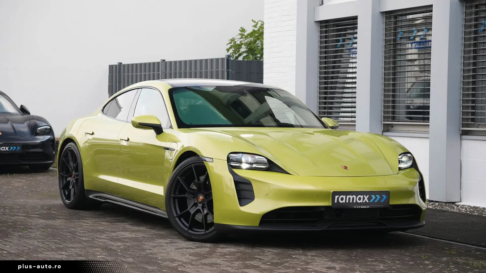 Porsche Taycan 4 GTS PTS PERIDOT-MY24-ACC-PANO-MASSSAGE