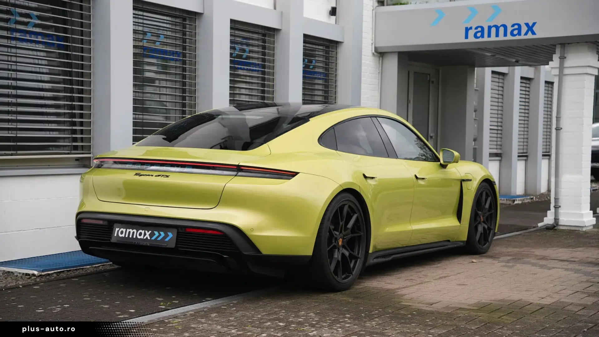 Porsche Taycan 4 GTS PTS PERIDOT-MY24-ACC-PANO-MASSSAGE