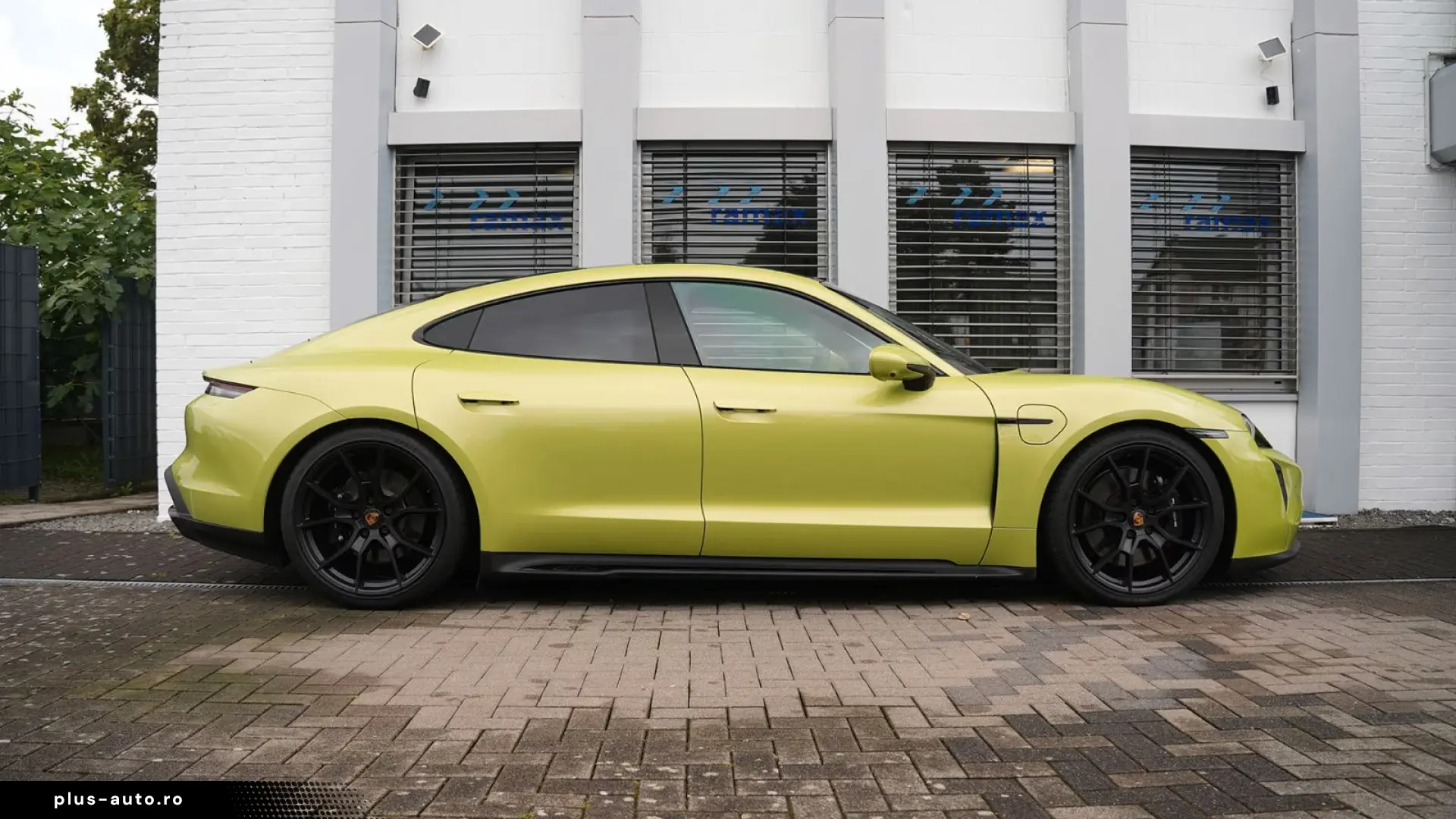 Porsche Taycan 4 GTS PTS PERIDOT-MY24-ACC-PANO-MASSSAGE