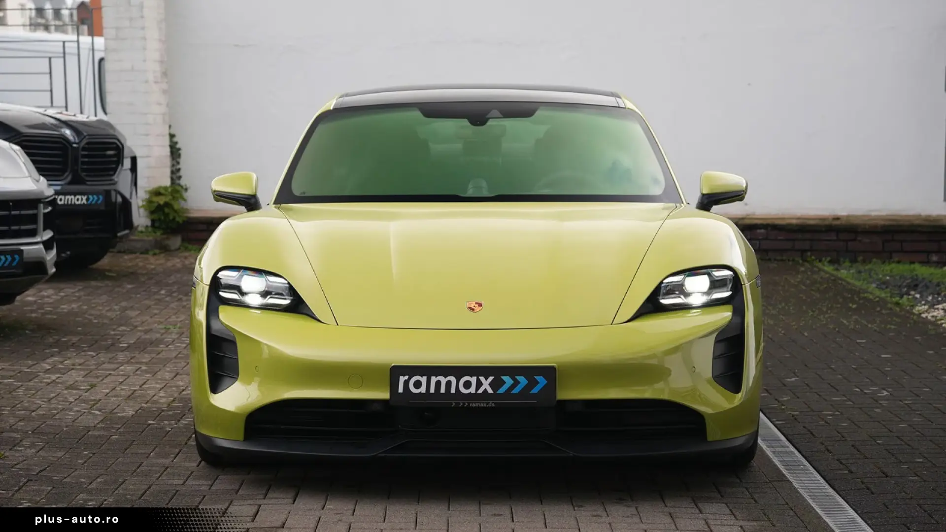 Porsche Taycan 4 GTS PTS PERIDOT-MY24-ACC-PANO-MASSSAGE