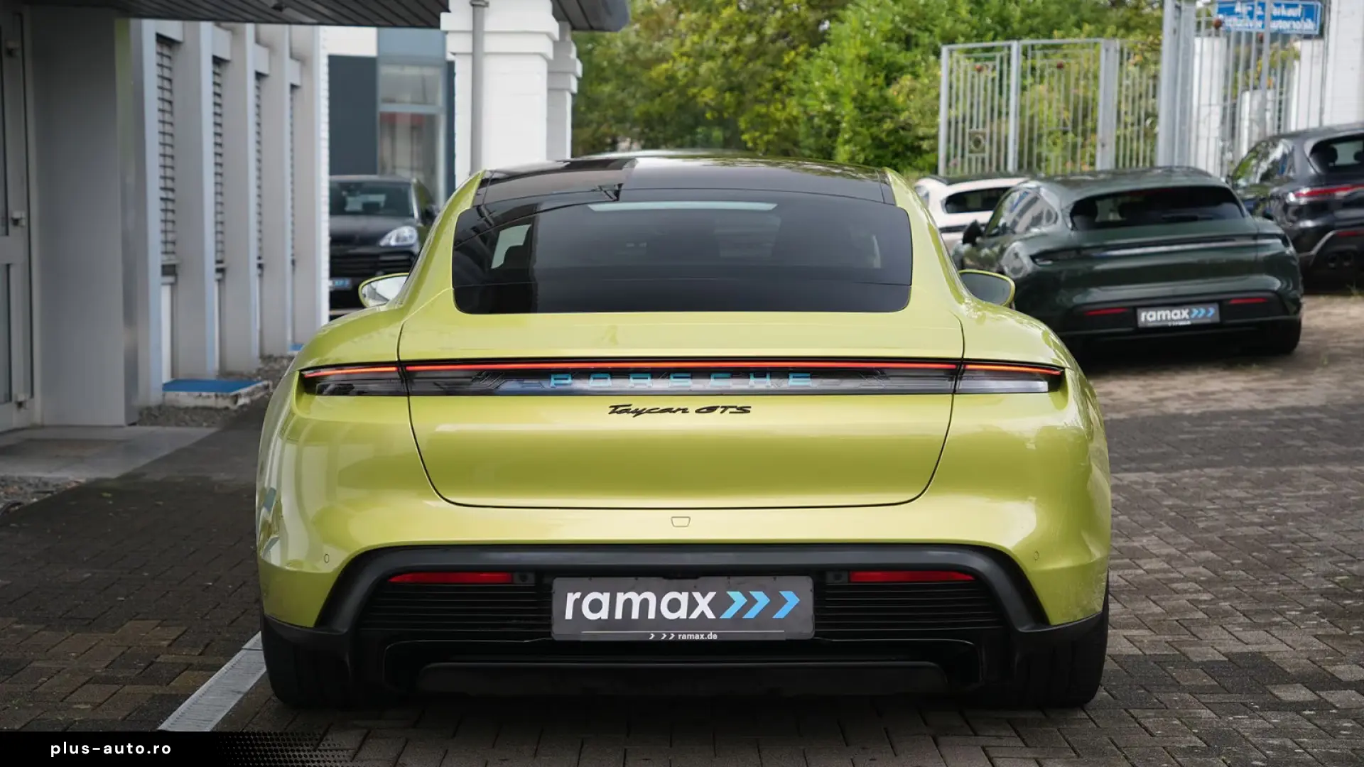 Porsche Taycan 4 GTS PTS PERIDOT-MY24-ACC-PANO-MASSSAGE