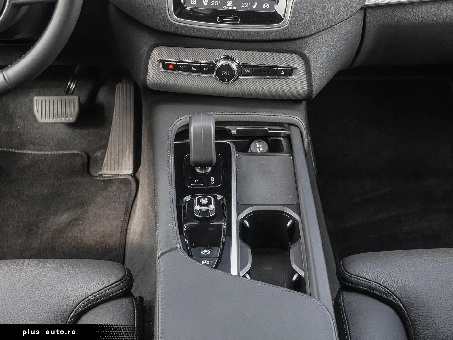 VOLVO XC90 T8 AWD Plus Dark Plug-in Hybrid PANO AHK H&