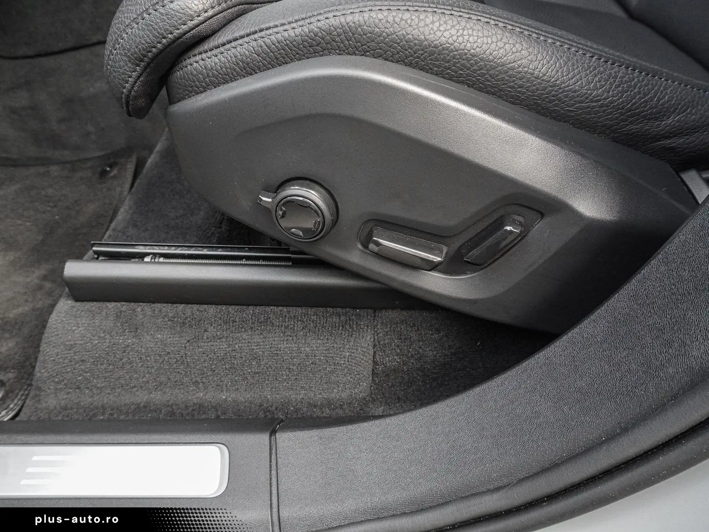 VOLVO XC90 T8 AWD Plus Dark Plug-in Hybrid PANO AHK H&