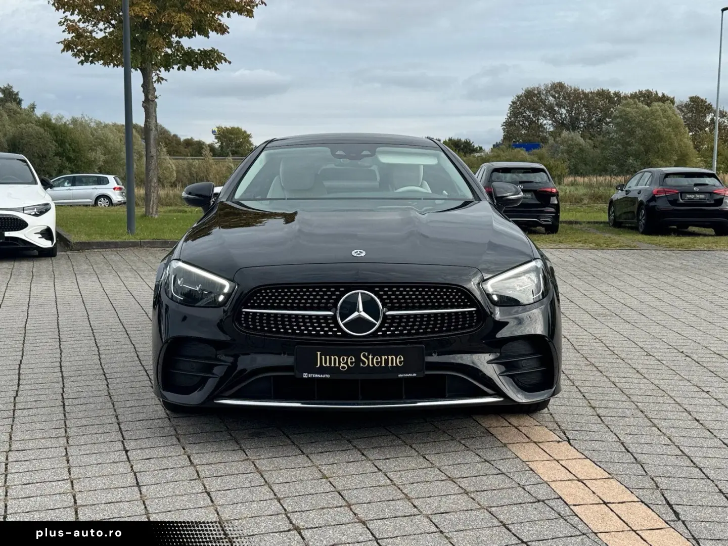 MERCEDES-BENZ E 300 Coupé AMG RüCam Standh LED Memor&hellip;