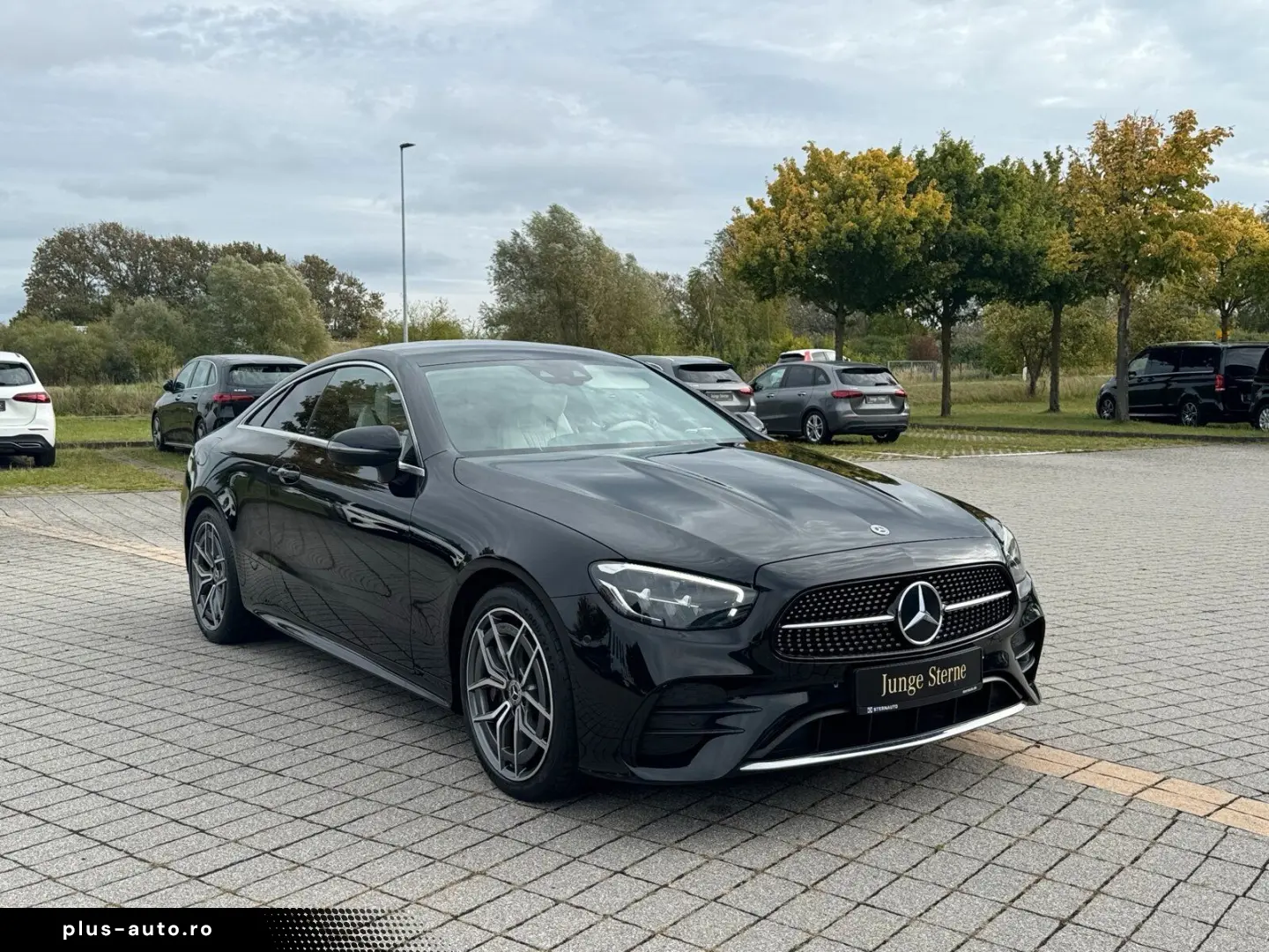 MERCEDES-BENZ E 300 Coupé AMG RüCam Standh LED Memor&hellip;