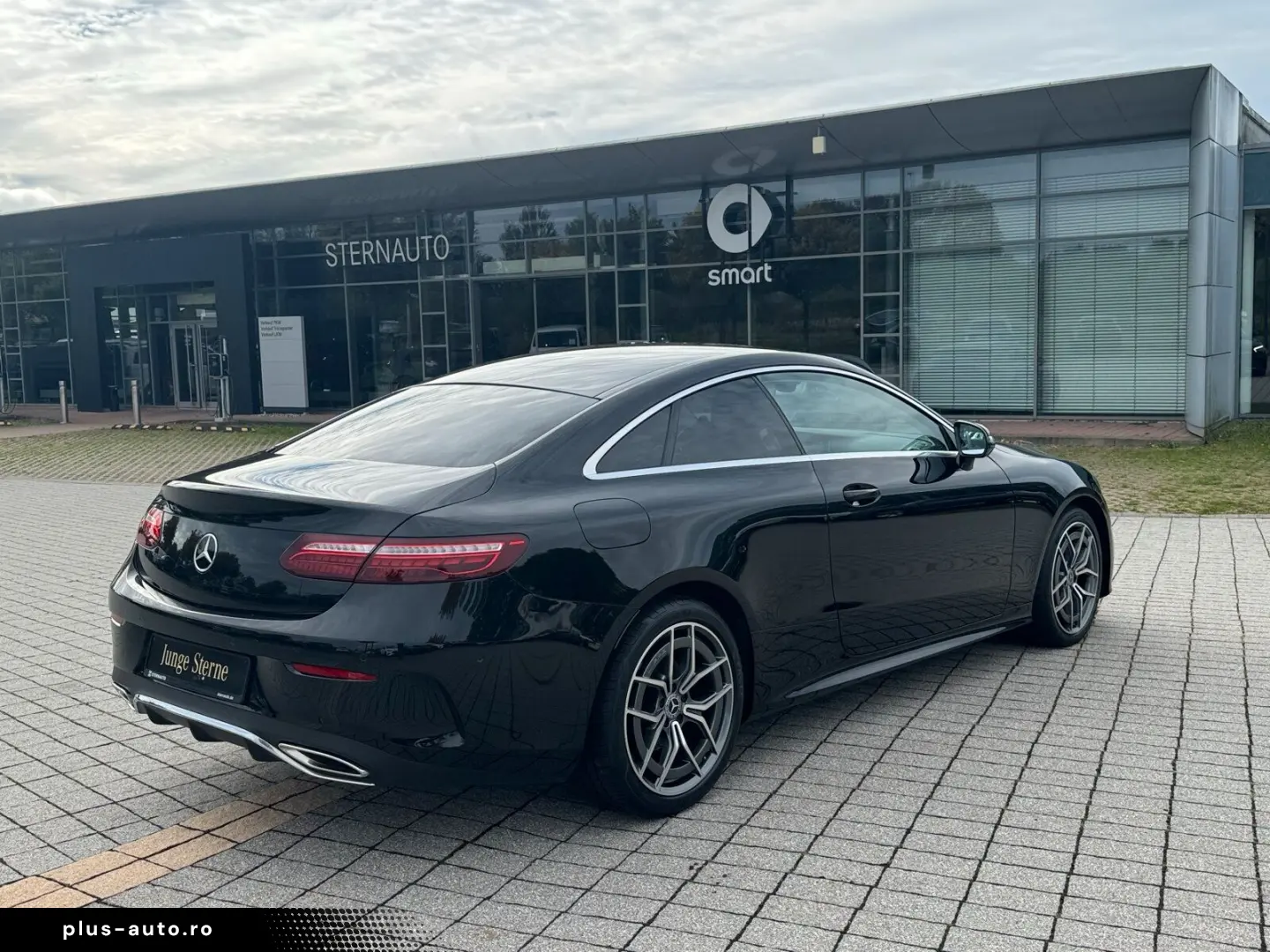MERCEDES-BENZ E 300 Coupé AMG RüCam Standh LED Memor&hellip;