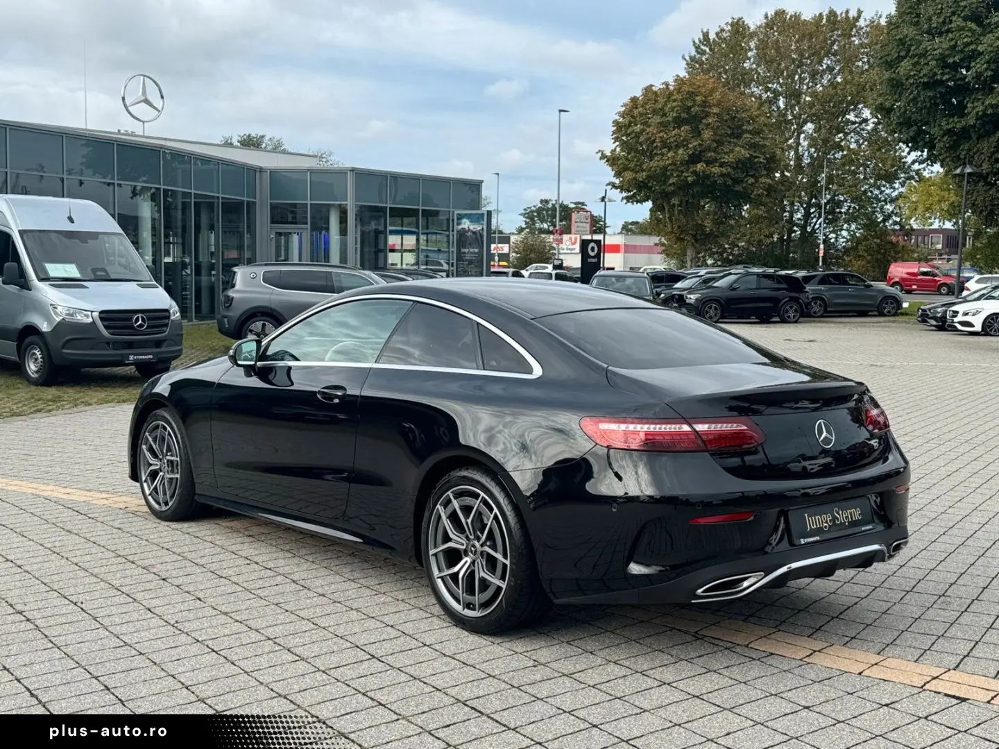 MERCEDES-BENZ E 300 Coupé AMG RüCam Standh LED Memor&hellip;