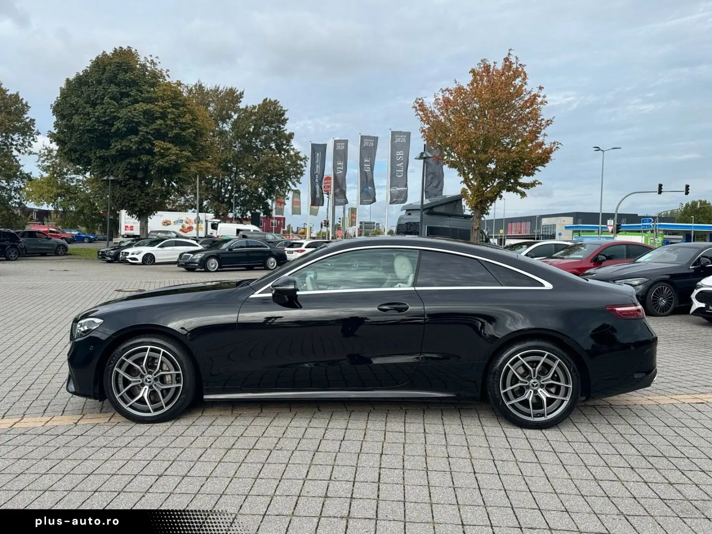 MERCEDES-BENZ E 300 Coupé AMG RüCam Standh LED Memor&hellip;