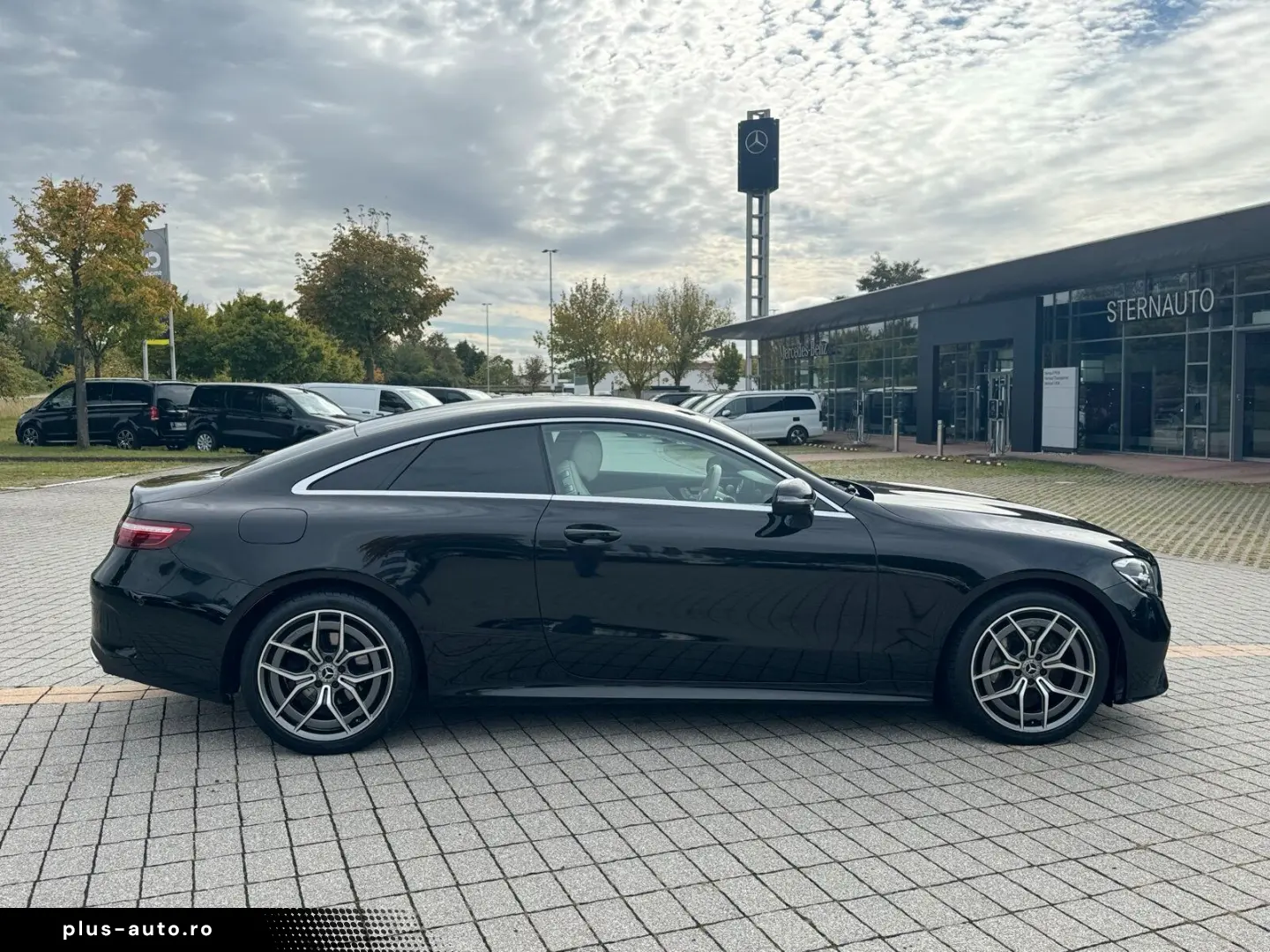 MERCEDES-BENZ E 300 Coupé AMG RüCam Standh LED Memor&hellip;