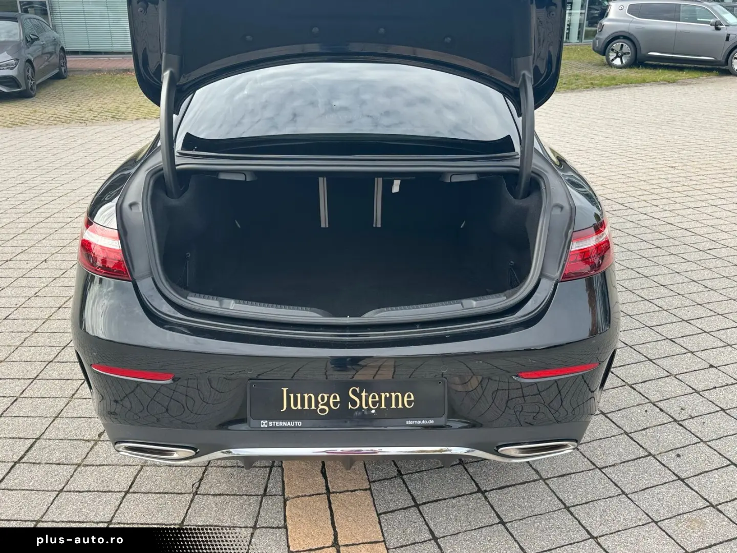 MERCEDES-BENZ E 300 Coupé AMG RüCam Standh LED Memor&hellip;