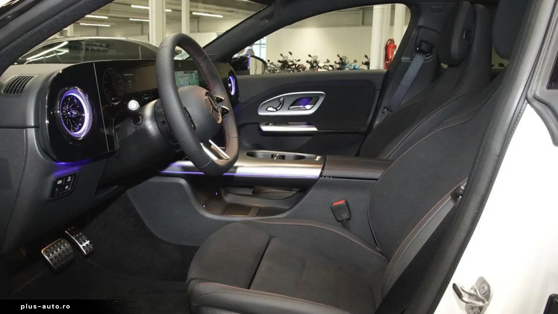 Mercedes-Benz CLA 200 4MATIC AMG Line NIGHT AHK ACC PANO LED