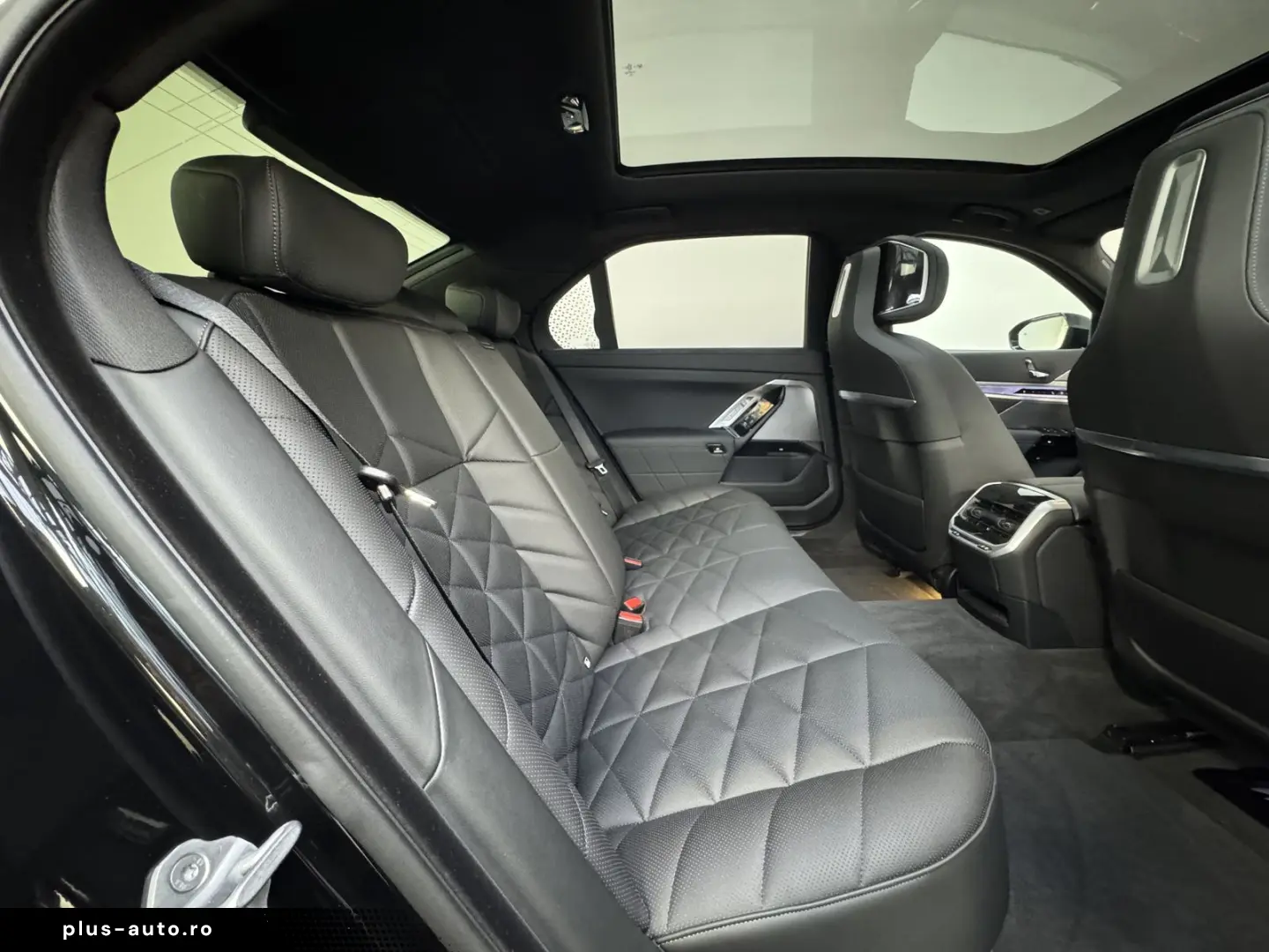BMW 750e xDrive M Sport Pro AHK ACC 360