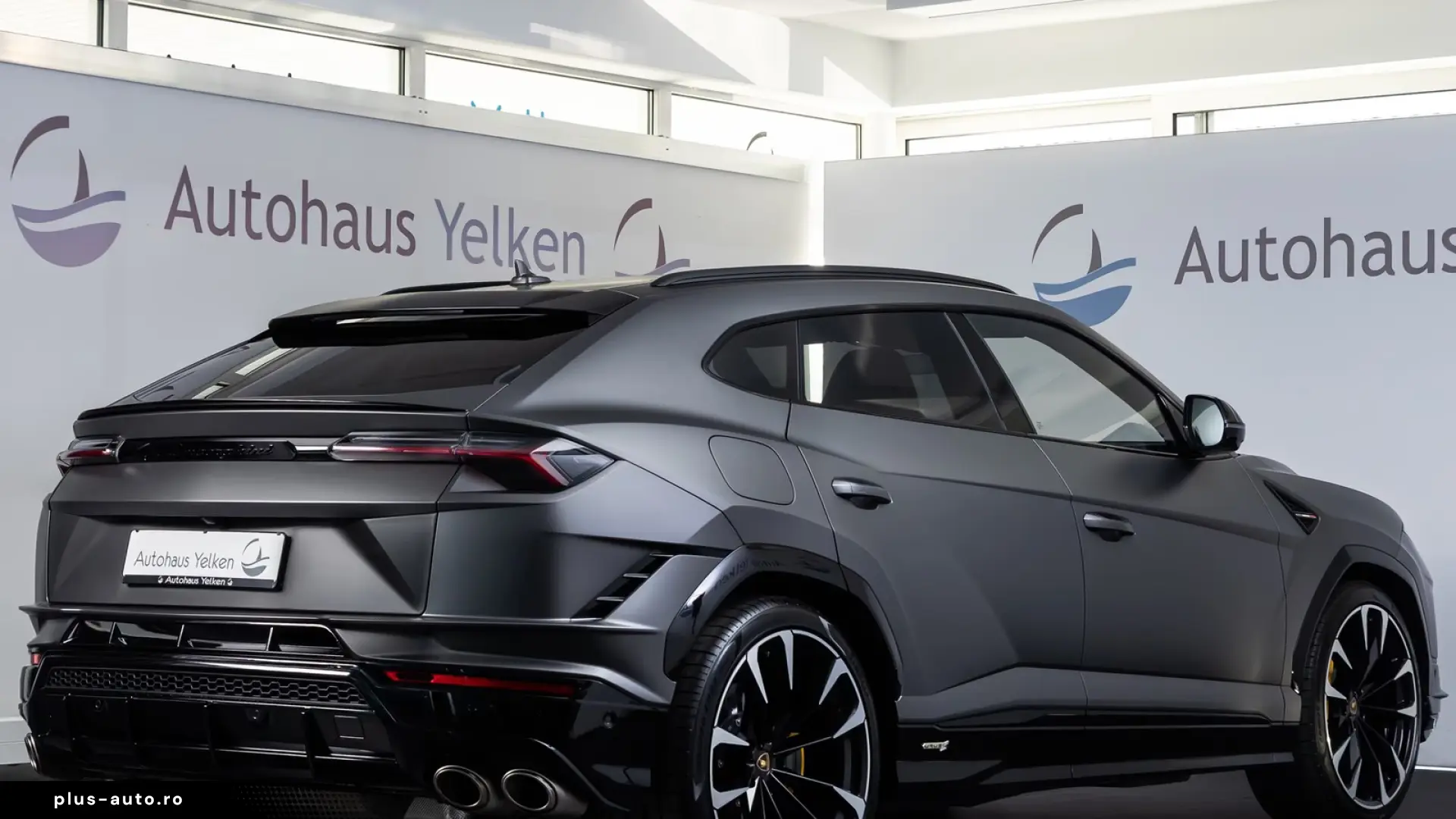 Lamborghini Urus S MY23 AKRAPOVIC B&O PANO 23