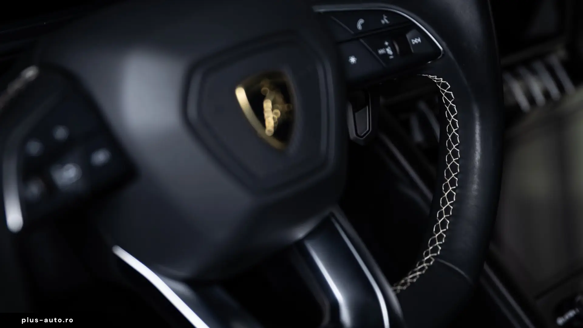 Lamborghini Urus S MY23 AKRAPOVIC B&O PANO 23