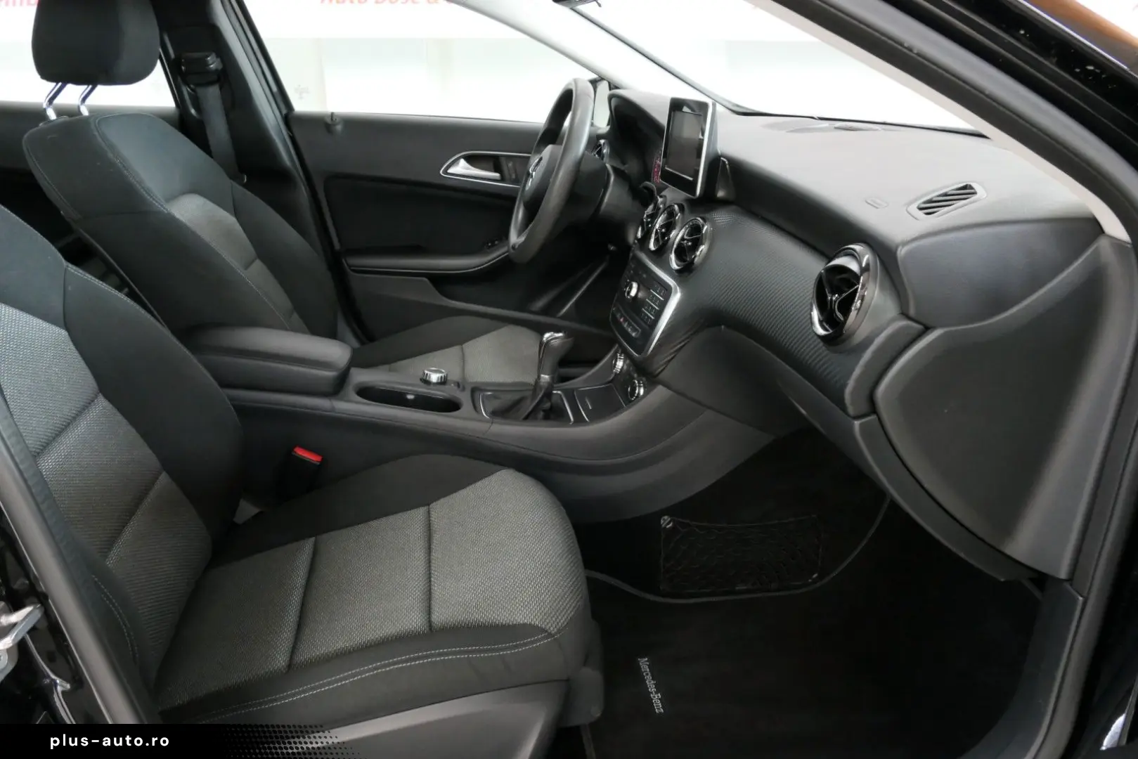MERCEDES-BENZ GLA 180  NAV GRA PDC SZH