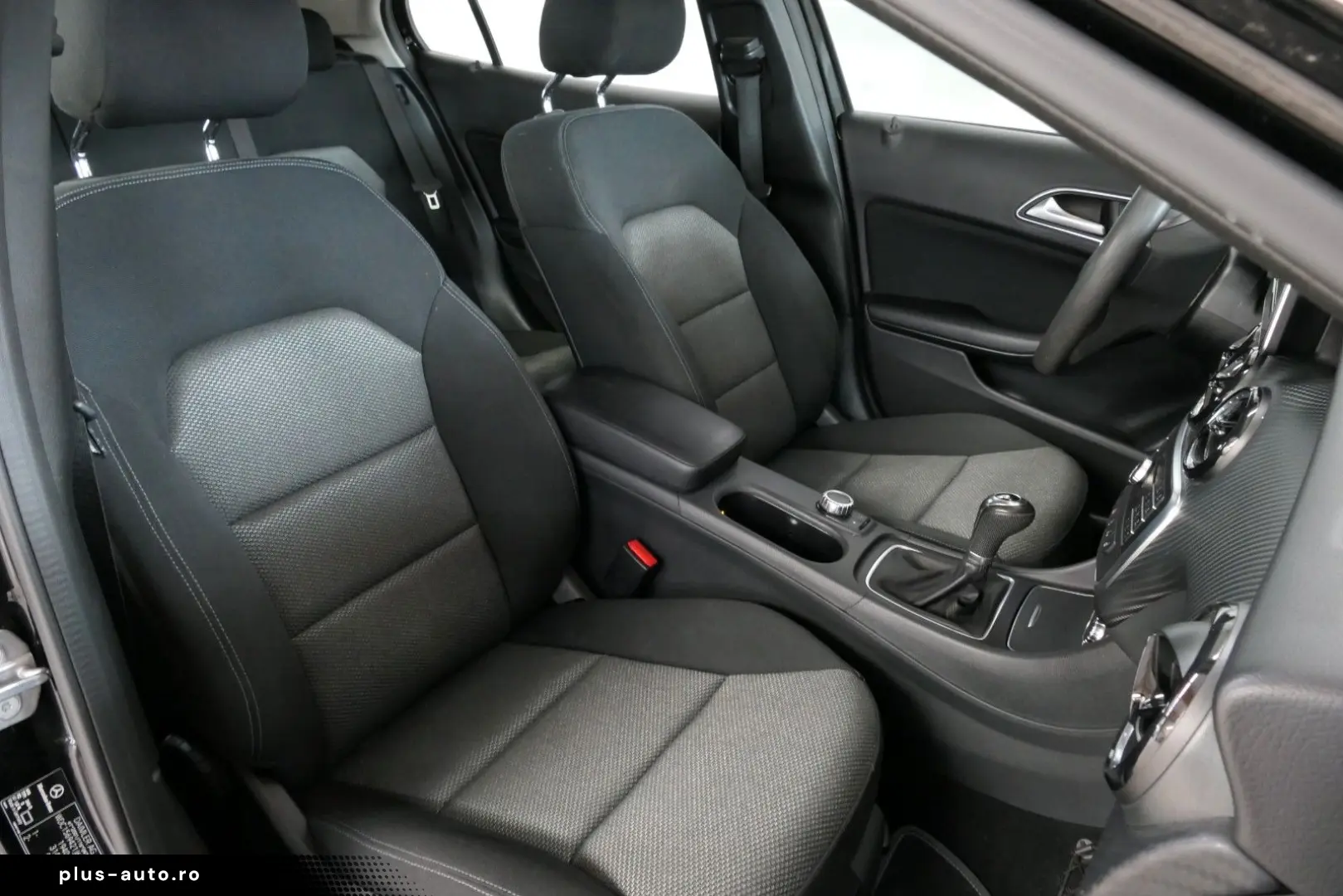 MERCEDES-BENZ GLA 180  NAV GRA PDC SZH