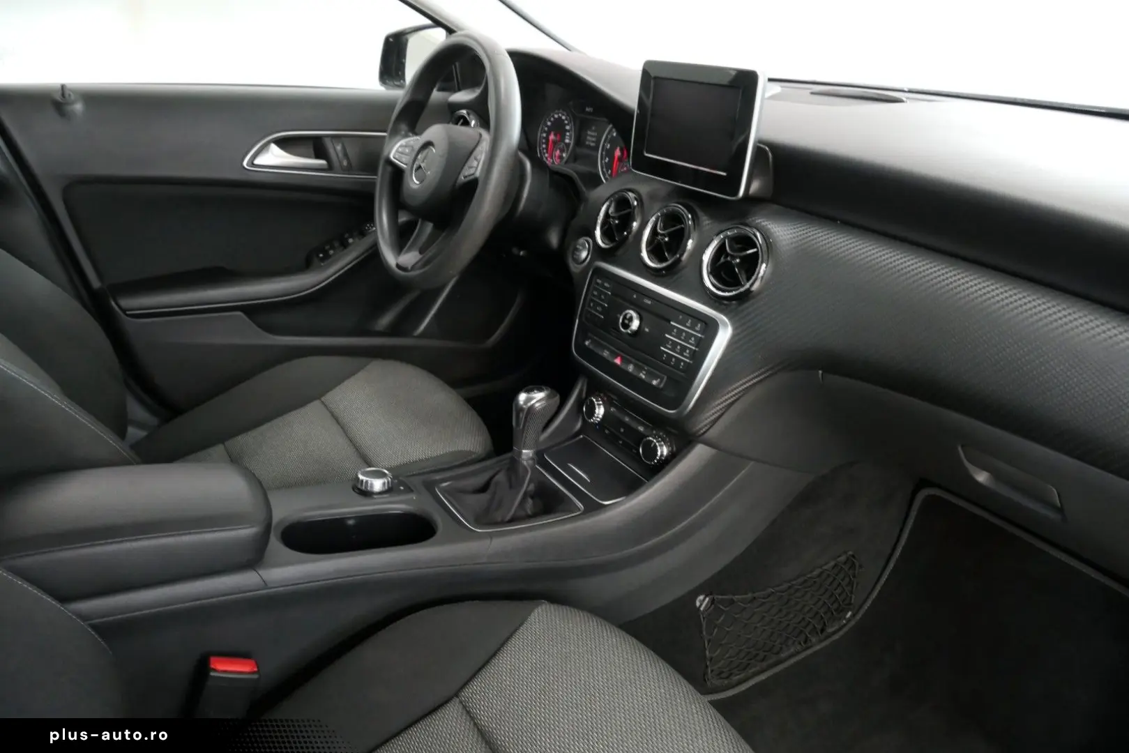 MERCEDES-BENZ GLA 180  NAV GRA PDC SZH