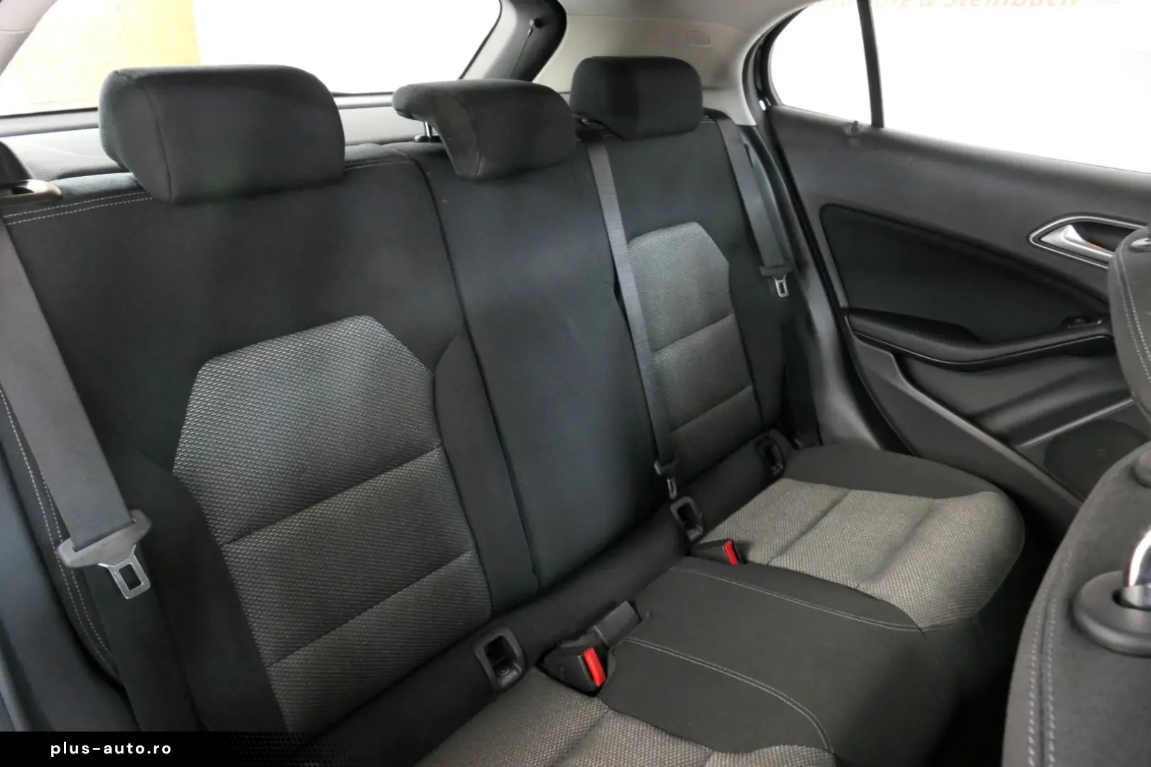 MERCEDES-BENZ GLA 180  NAV GRA PDC SZH