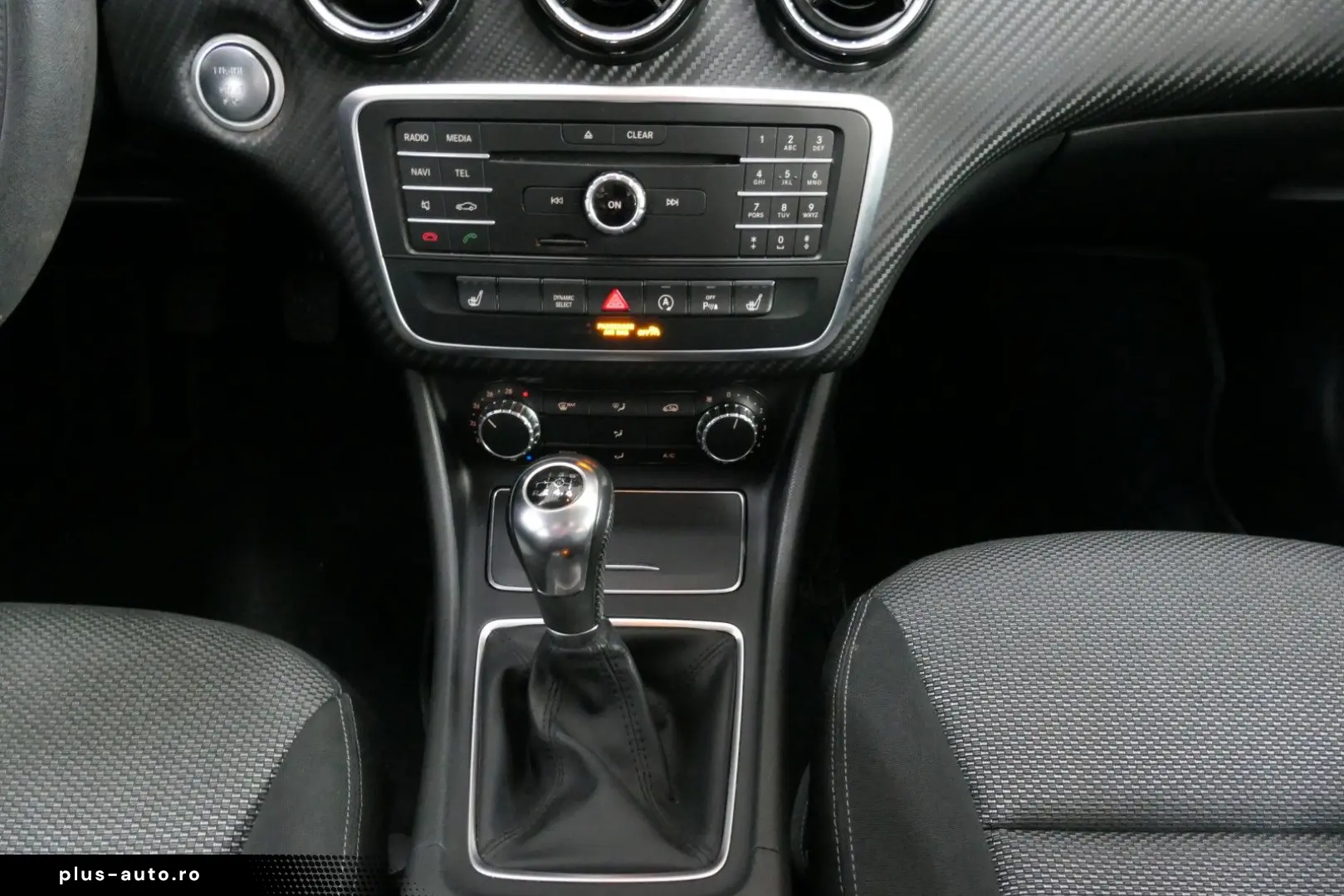 MERCEDES-BENZ GLA 180  NAV GRA PDC SZH