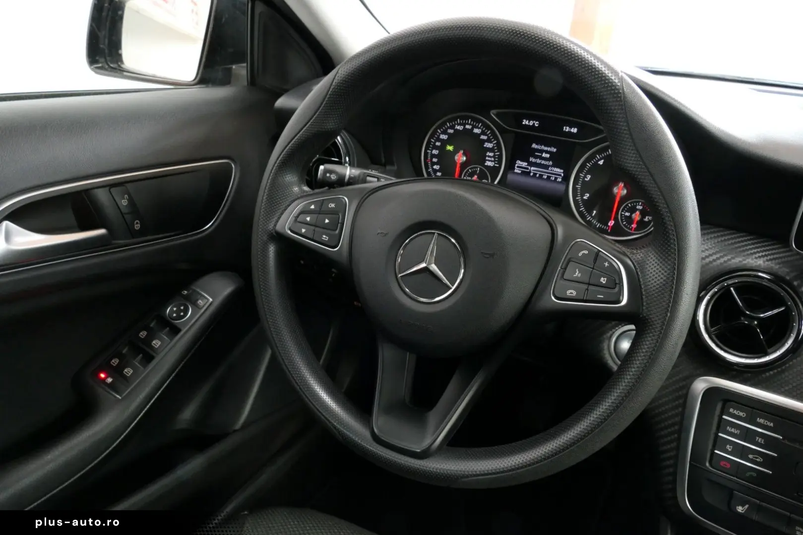 MERCEDES-BENZ GLA 180  NAV GRA PDC SZH