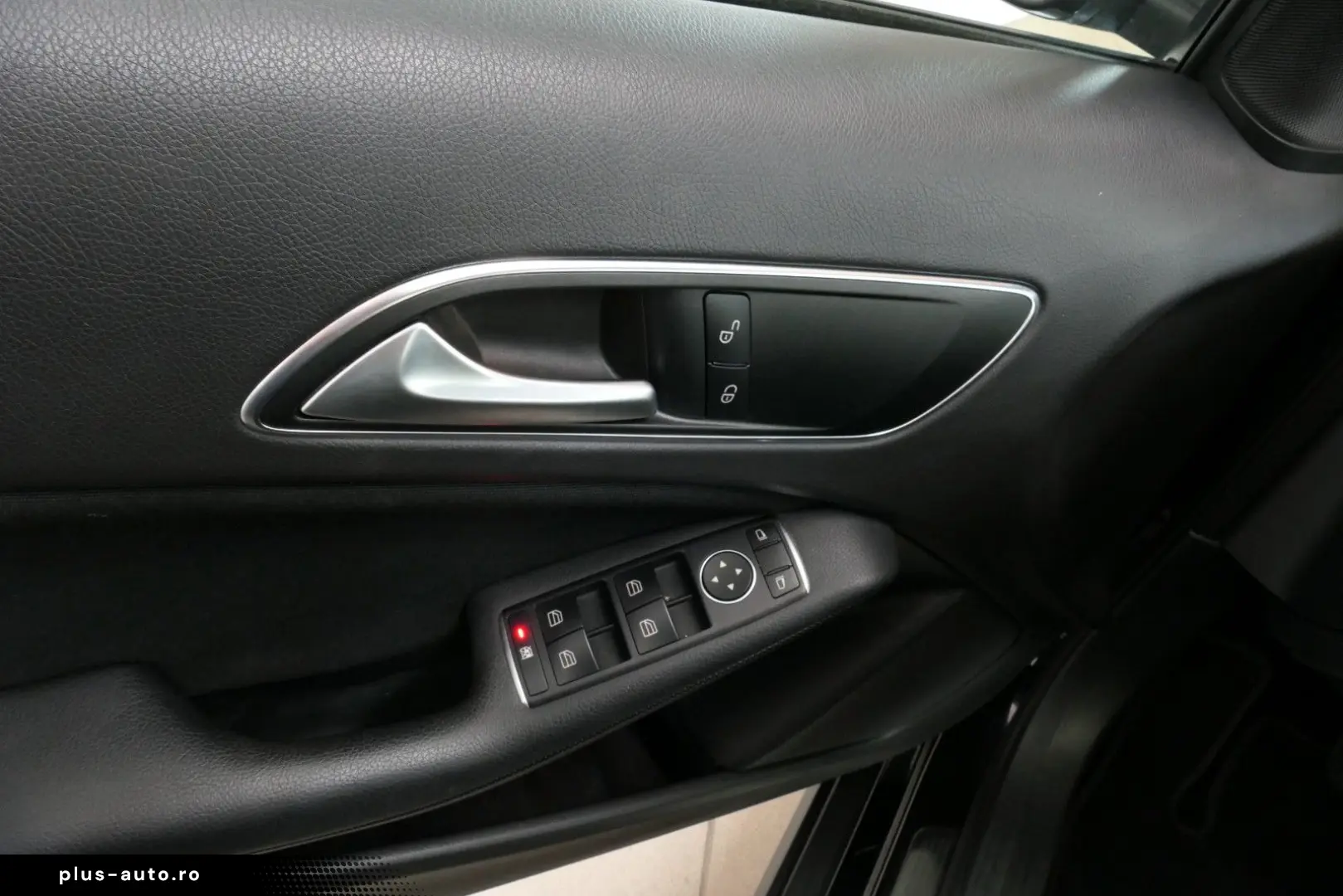 MERCEDES-BENZ GLA 180  NAV GRA PDC SZH