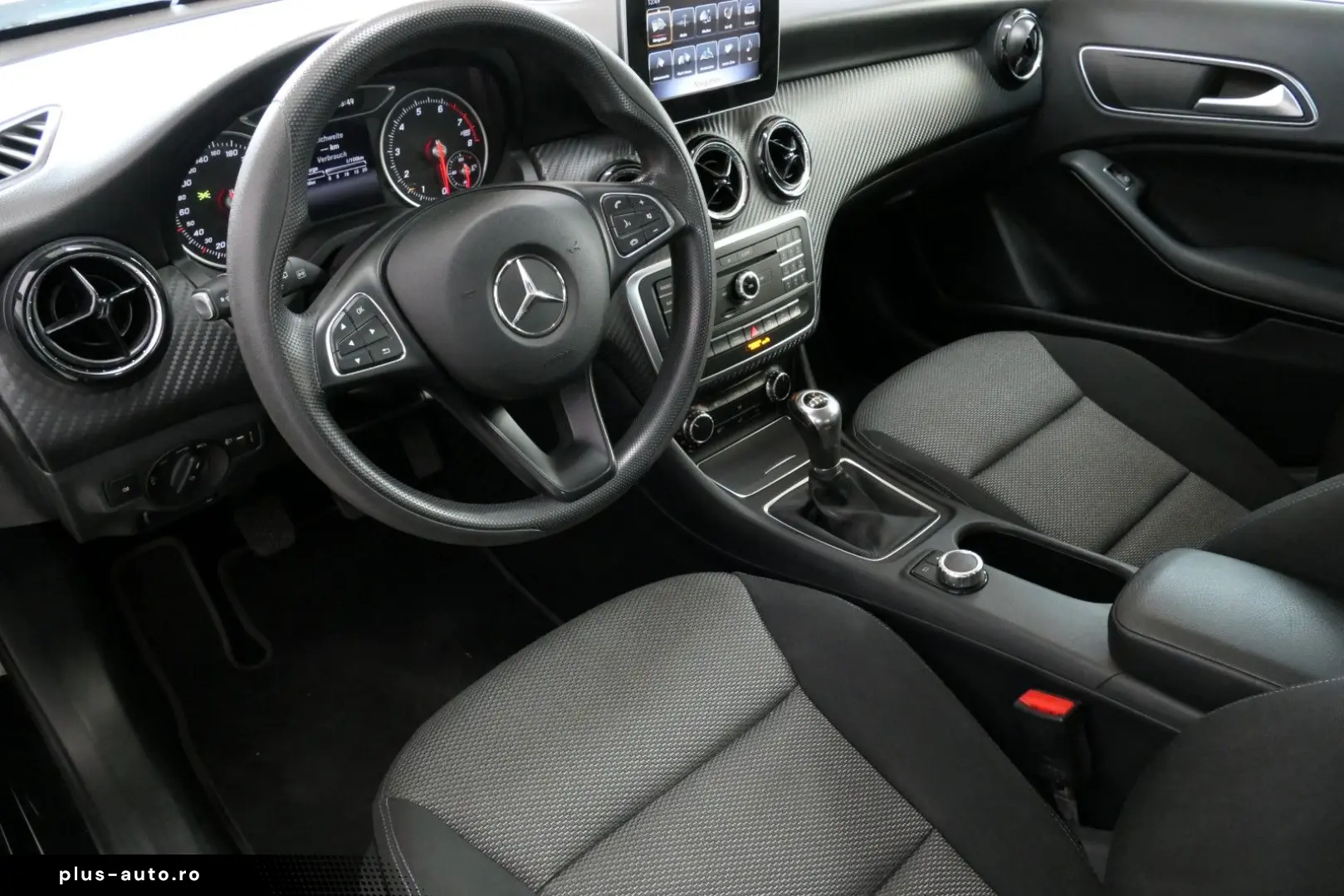 MERCEDES-BENZ GLA 180  NAV GRA PDC SZH
