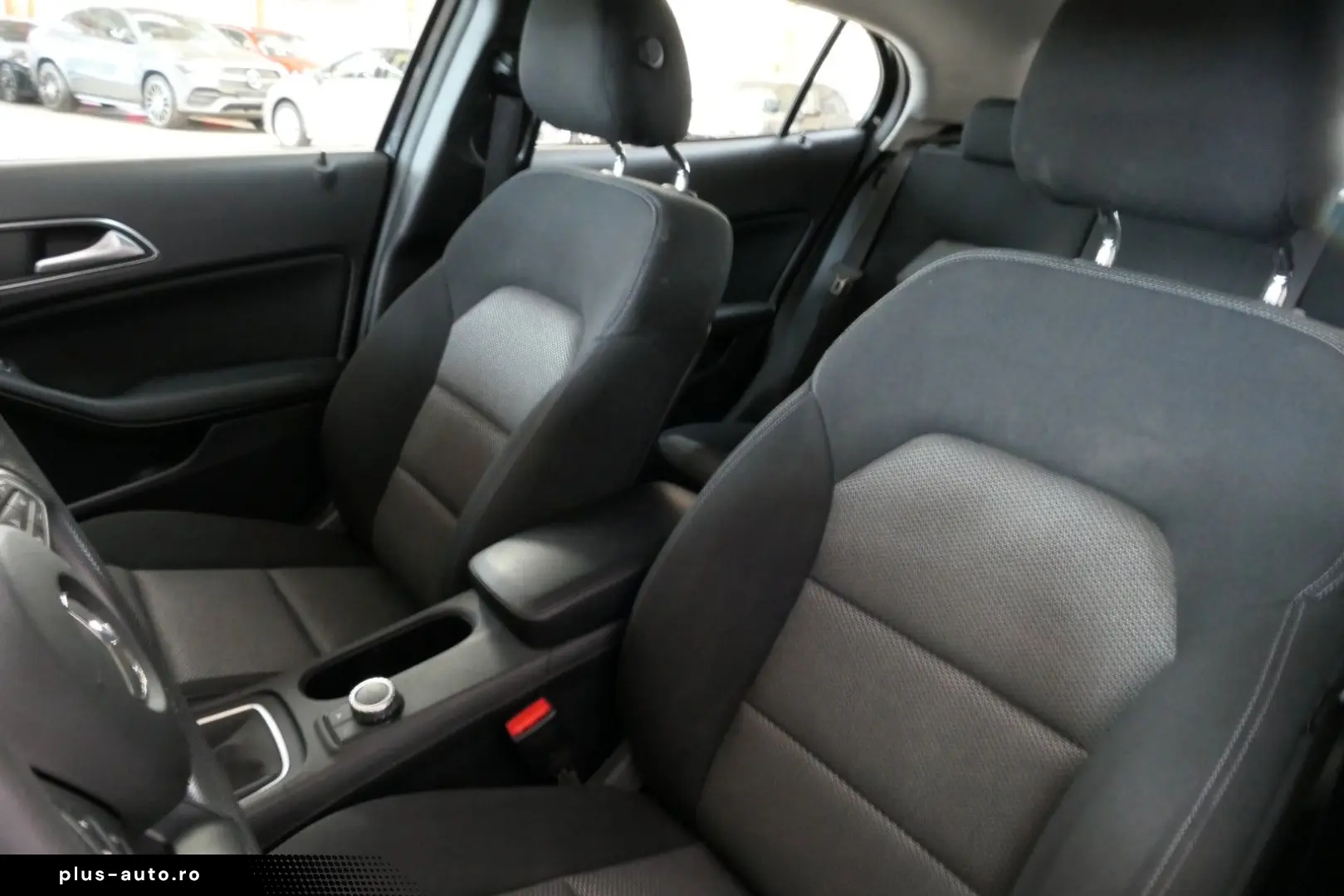 MERCEDES-BENZ GLA 180  NAV GRA PDC SZH
