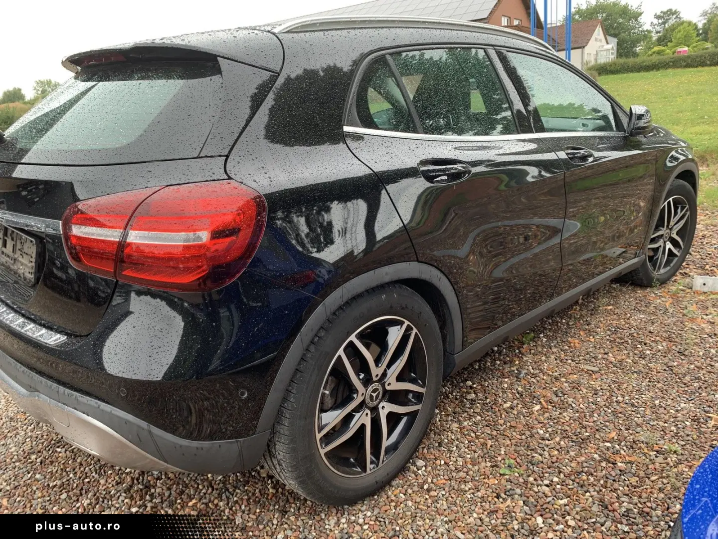 MERCEDES-BENZ GLA 180 Autom